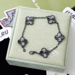 Van Cleef & Arpels bracelet  AU750