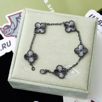 Van Cleef & Arpels bracelet  AU750