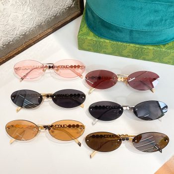 Gucci Oval frame sunglasses 820505